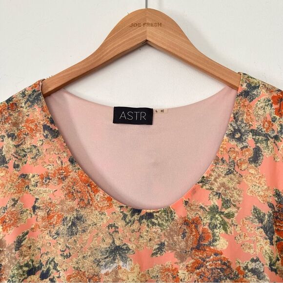 ASTR Anthropologie"the label" Peach Floral Bell Sleeves Lace Trim Mini Dress - Picture 7 of 8